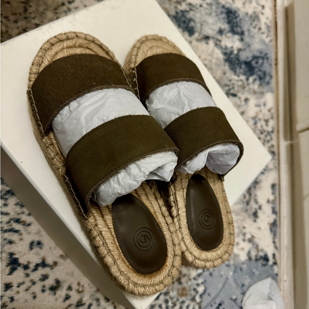 URBAN OUTFITTERS Slipper